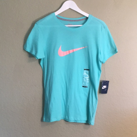 Nike Tops - Nike athletic shirt fitted NWT M